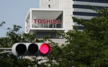 東芝株 3日で4割下落 巨額損失で不信感 日本経済新聞
