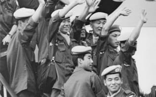 日本はカンボジア内戦後の国づくりを支援するため、国連平和維持活動（PKO）へ初めて自衛隊を派遣した（1992年10月、愛知・小牧基地）