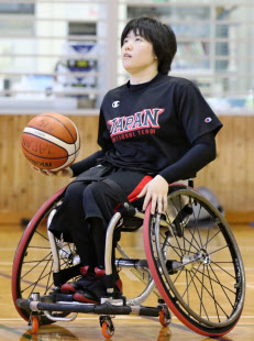 車いすバスケのクラス分け チーム再編迫る一大事 日本経済新聞