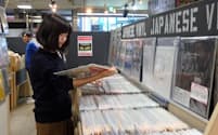 レコード専門店「HMV record shop 渋谷」では約8万点のレコードをそろえている（東京・渋谷）