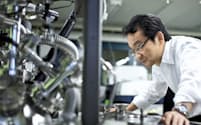 東京理科大学の駒場慎一教授はナトリウムやカリウムを利用した蓄電池の開発を進めている
