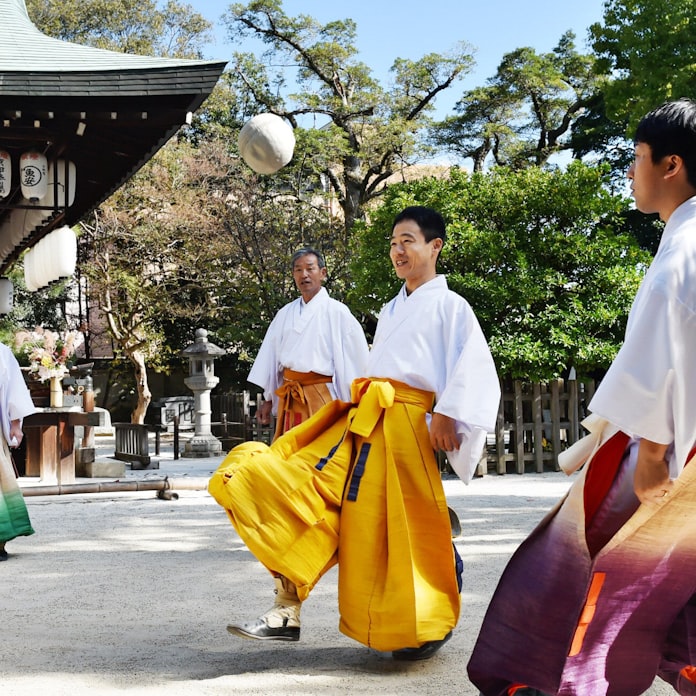 平安貴族みたいに蹴鞠したい とことんサーチ 日本経済新聞 平安貴族みたいに蹴鞠したい とことんサーチ 日本経済新聞
