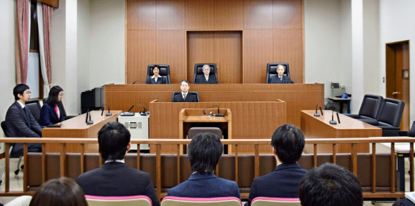 妊娠 出産理由の解雇や降格 マタハラ の根絶を 日本経済新聞 妊娠 出産理由の解雇や降格 マタハラ の根絶を 日本経済新聞