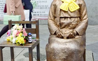ソウルの日本大使館前に設置された少女像=共同
