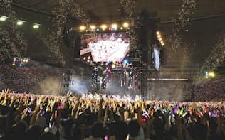 西武プリンスドームで開催したライブイベントにはのべ7万人以上のファンがつめかけた（「アイドルマスター」の コンサート、埼玉県所沢市）