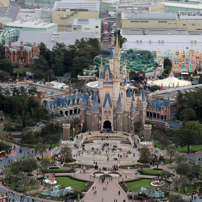 集客への自信の表れ ディズニー 連続値上げ 日本経済新聞 集客への自信の表れ ディズニー 連続値上げ 日本経済新聞