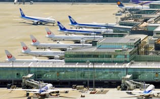 羽田の昼間時間帯の日米路線では、交渉妥結後もANAと日航の枠配分が焦点となる（羽田空港の国際線ターミナル）