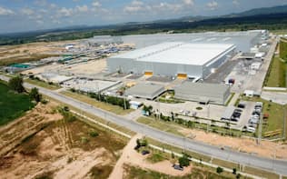 UACJがタイに設けた世界有数の規模のアルミ圧延工場。写真左奥にさらに拡張する