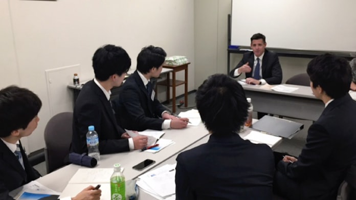 選考前にぐったり 本気のインターンシップの狙いは 日本経済新聞 選考前にぐったり 本気のインターンシップの狙いは 日本経済新聞