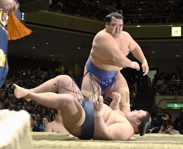 琴奨菊に次なる期待 福岡で優勝 地元を熱狂の渦に 日本経済新聞 琴奨菊に次なる期待 福岡で優勝 地元を熱狂の渦に 日本経済新聞