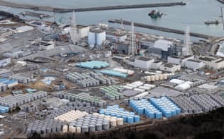 処理済みの汚染水をためたタンクが並ぶ福島第1原発（1日、福島県大熊町）