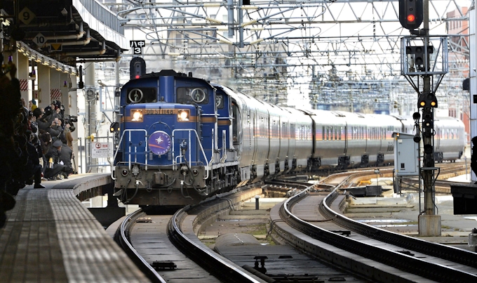 カシオペア下り最終が到着 札幌駅 午後に上り出発 日本経済新聞