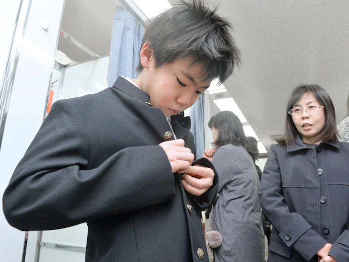 学ラン は生き残れるか 日本経済新聞 学ラン は生き残れるか 日本経済新聞