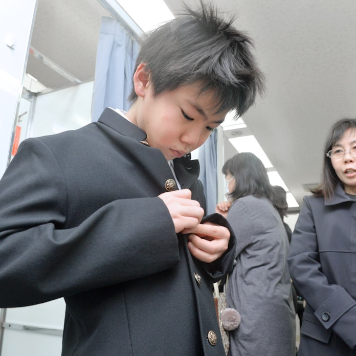 学ラン は生き残れるか 日本経済新聞