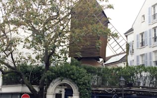「ムーラン・ド・ラ・ギャレット」が立っていた場所には同名のレストランが現存している。往時をしのばせる風車がトレードマーク。撮影した昨年9月は改装の真っ最中だったが、現在は営業している