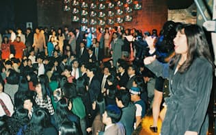 バブル期を象徴する「ジュリアナ東京」で開かれたディスコパーティー（1991年12月）