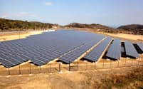 兵庫県・淡路島で設置が進む太陽光発電所（兵庫県淡路県民局提供）