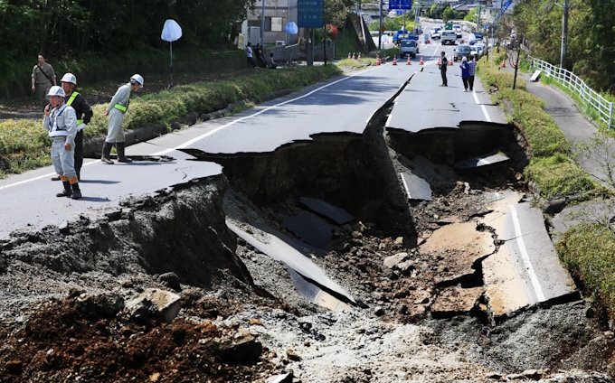 熊本地震 死者9人 けが860人以上 余震125回 日本経済新聞