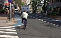 都内では自転車が走りやすい道づくりが進んでいる（東京都江戸川区）