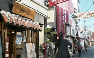和泉明店街では東京にいながら沖縄の雰囲気が味わえる(2020年12月）