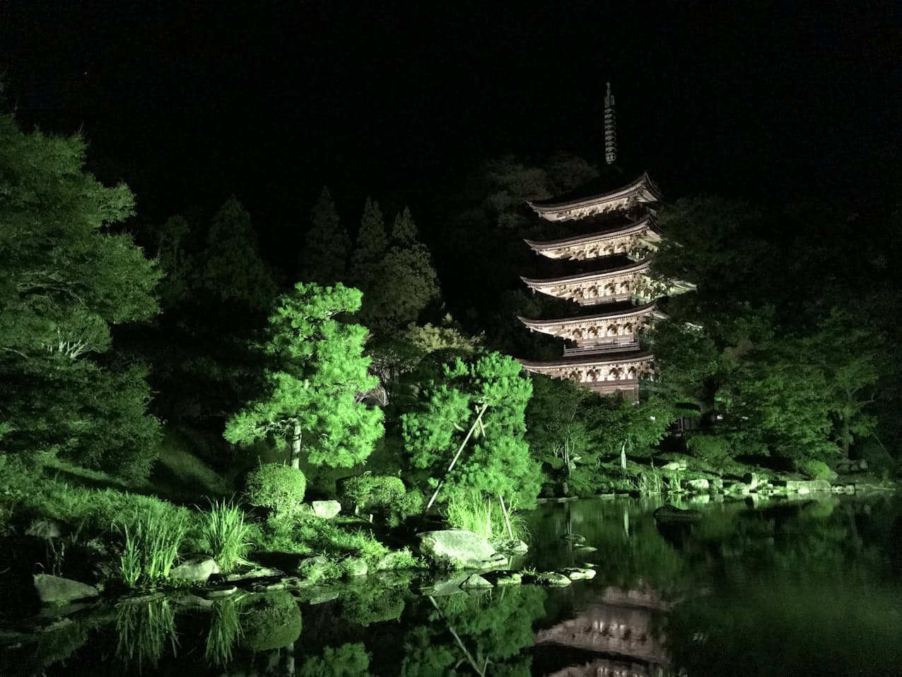 山口県の延べ宿泊者数 9月は前年比プラスに 日本経済新聞