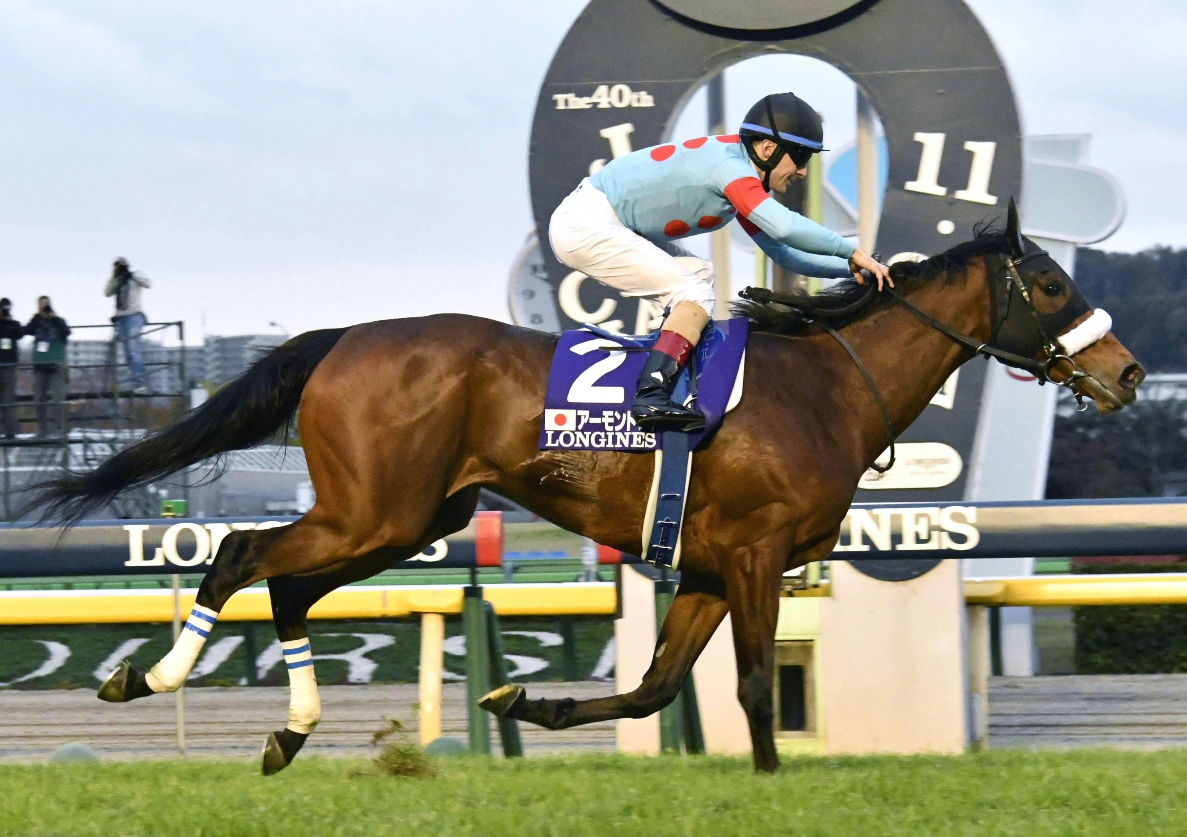 注目の歴史的対決で表面化 競馬三冠路線の問題点 日本経済新聞 注目の歴史的対決で表面化 競馬三冠路線の問題点 日本経済新聞