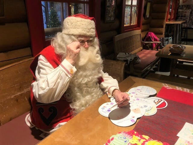 新型コロナ サンタ来ないの コロナ禍で迎えるクリスマス 日本経済新聞