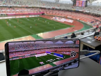 サッカー観戦にar オフサイドもスマホで表示 Kddi 日本経済新聞 サッカー観戦にar オフサイドもスマホで表示 Kddi 日本経済新聞