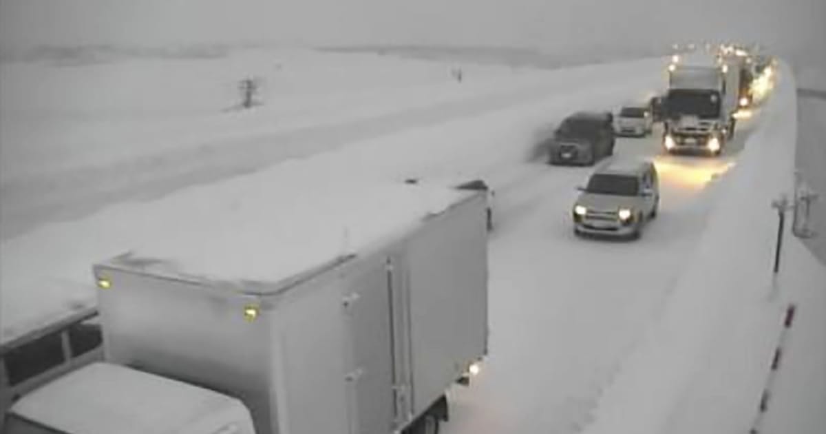 関越道 大雪で車1000台立ち往生 上信越道は0台 日本経済新聞 関越道 大雪で車1000台立ち往生 上信越道は0台 日本経済新聞
