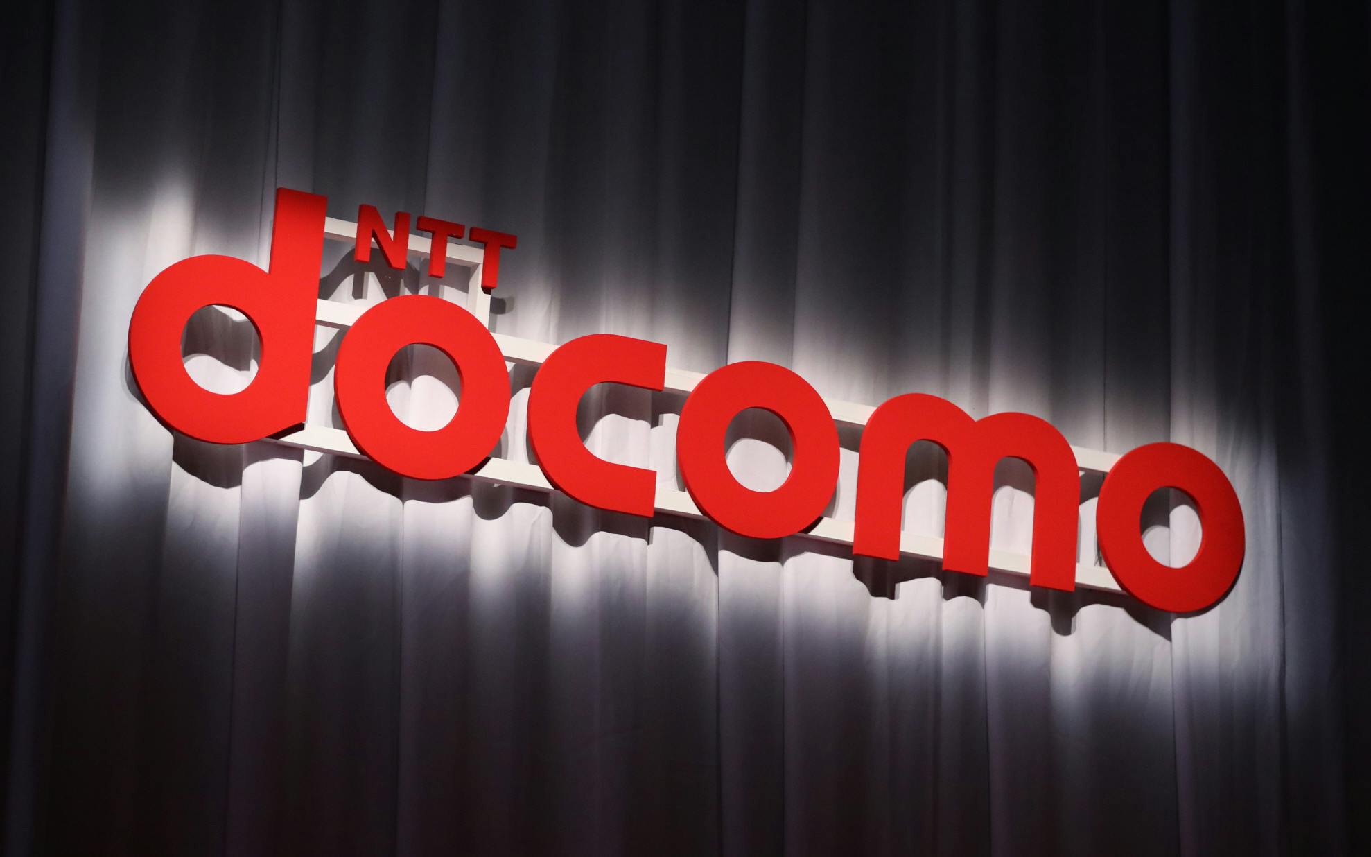 ドコモが5g使い放題に力 まき餌ahamoから移行狙う 日本経済新聞