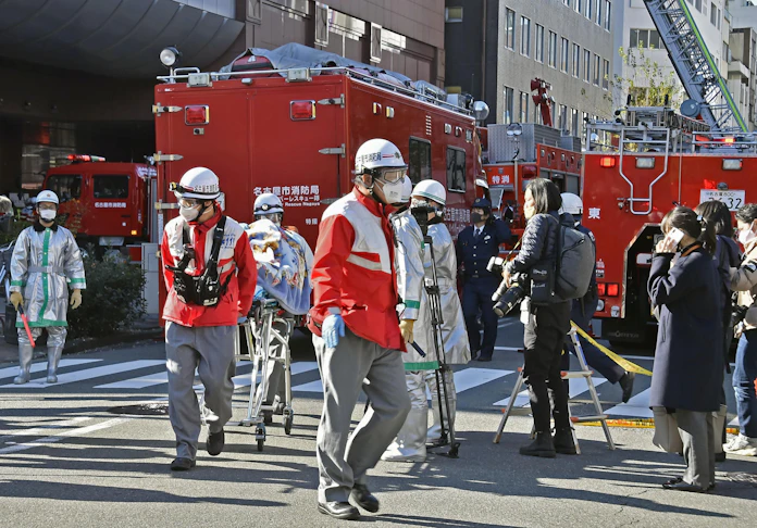 名古屋のホテル駐車場で煙 作業員死亡 消防設備誤作動 日本経済新聞