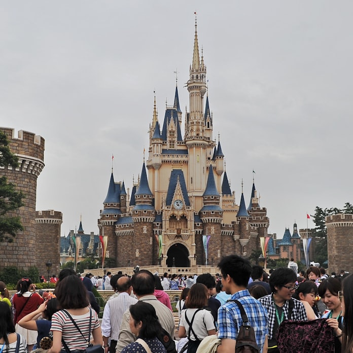 東京ディズニー 混雑時はチケット値上げ 日本経済新聞 東京ディズニー 混雑時はチケット値上げ 日本経済新聞