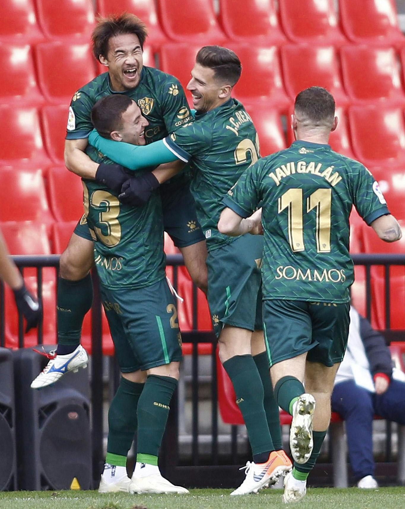 満身創意 岡崎慎司 日本経済新聞