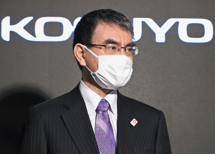 タクシー料金 もっと自由に 河野規制改革相 日本経済新聞 タクシー料金 もっと自由に 河野規制改革相 日本経済新聞
