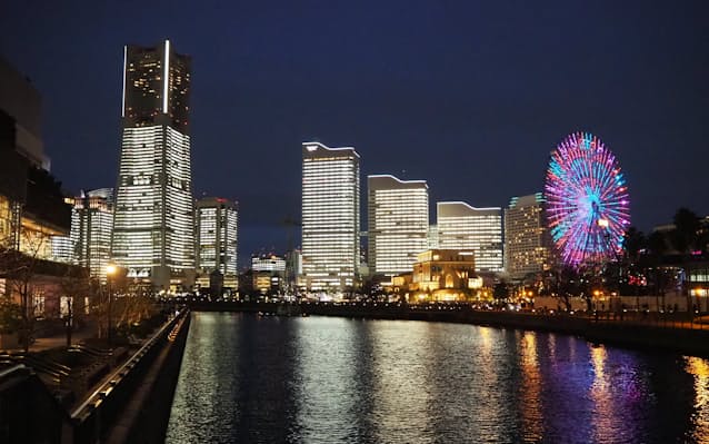 横浜 みなとみらいの全館点灯 年開業のビルなど競演 日本経済新聞 横浜 みなとみらいの全館点灯 年開業のビルなど競演 日本経済新聞