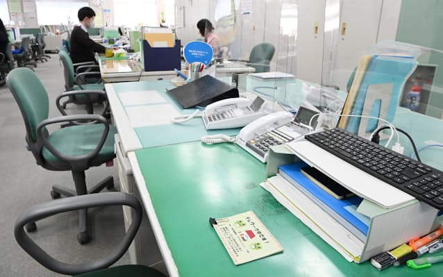 コロナ下の仕事始め 職場閑散 都庁も静かなスタート 日本経済新聞 コロナ下の仕事始め 職場閑散 都庁も静かなスタート 日本経済新聞
