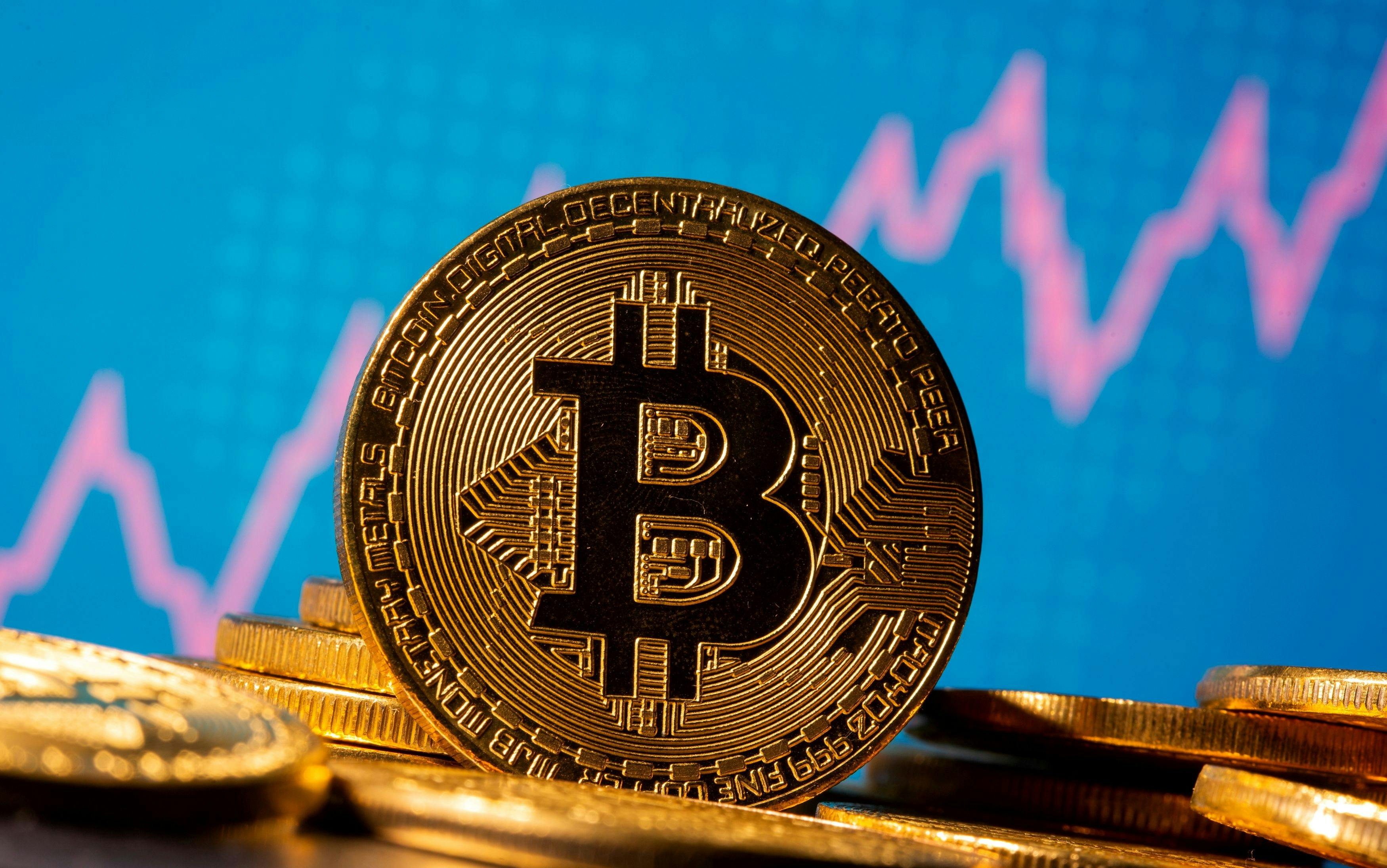 ビットコイン4万ドル突破 1年で5倍に 日本経済新聞 ビットコイン4万ドル突破 1年で5倍に 日本経済新聞