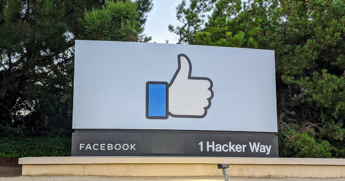 Facebook トランプ大統領のアカウントを無期限凍結 日本経済新聞 Facebook トランプ大統領のアカウントを無期限凍結 日本経済新聞
