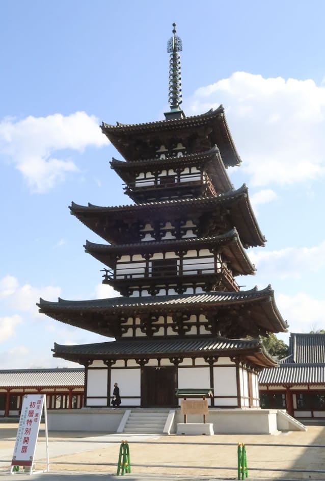 新型コロナ 薬師寺の東塔内部を公開 3月から 大修理完了 日本経済新聞 新型コロナ 薬師寺の東塔内部を公開 3月から 大修理完了 日本経済新聞