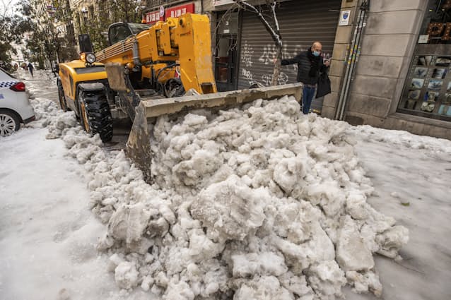 スペイン首都で記録的大雪 4人死亡 日本経済新聞 スペイン首都で記録的大雪 4人死亡 日本経済新聞