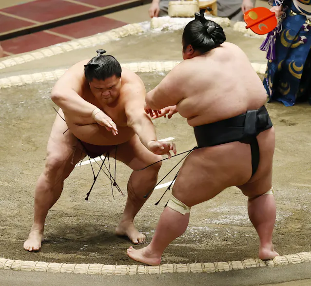 貴景勝 御嶽海に不覚 立ち合い押し切れず 日本経済新聞