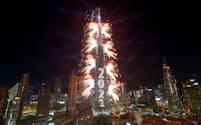 ドバイでは新年を花火などで盛大に祝った=ロイター