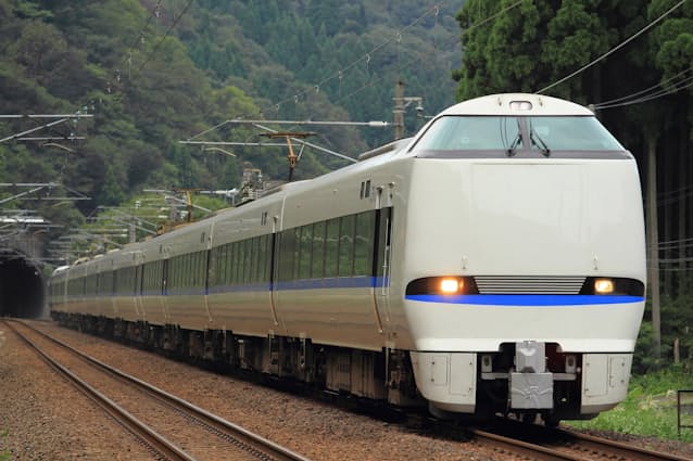 Jr西日本 特急 サンダーバード 4割減に 日本経済新聞 Jr西日本 特急 サンダーバード 4割減に 日本経済新聞