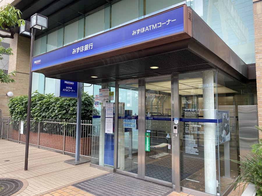 みずほ銀行 中堅 中小特化100拠点 都市部で店舗再編 日本経済新聞