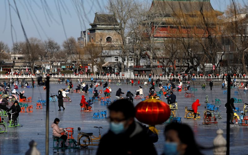 People wearing face masks following the coronavirus disease (COVID-19) outbreak skate on a frozen lake which has been turned to an ice rink, in Beijing, China January 16, 2021. Picture taken January 16, 2021. REUTERS/Tingshu Wang People wearing face masks following the coronavirus disease (COVID-19) outbreak skate on a frozen lake which has been turned to an ice rink, in Beijing, China January 16, 2021. Picture taken January 16, 2021. REUTERS/Tingshu Wang