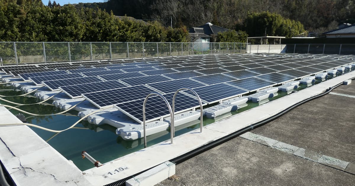 廃校のプールで太陽光発電 エルム 鹿児島で開設 日本経済新聞 廃校のプールで太陽光発電 エルム 鹿児島で開設 日本経済新聞