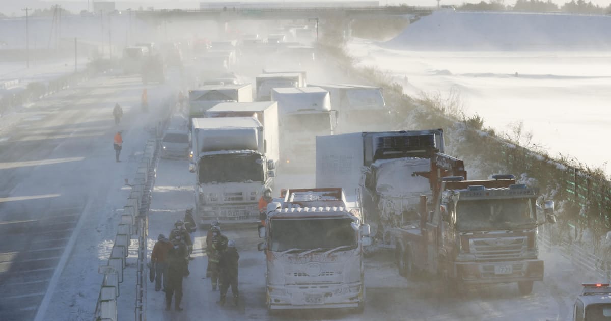 東北道で多重事故 130台超に影響 ホワイトアウトか 日本経済新聞 東北道で多重事故 130台超に影響 ホワイトアウトか 日本経済新聞