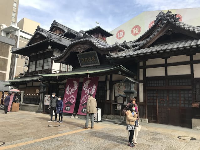 道後温泉本館 7月から修理の後期工事 営業浴室を変更 日本経済新聞 道後温泉本館 7月から修理の後期工事 営業浴室を変更 日本経済新聞