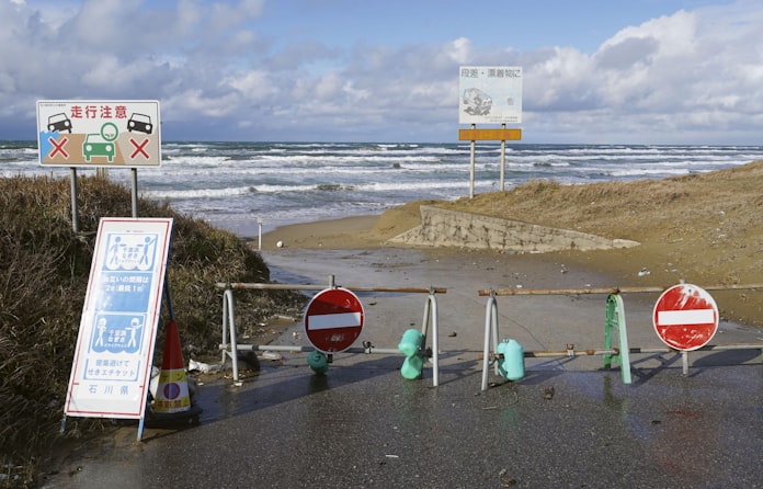 車走れる砂浜 浸食で存続危機 石川 能登半島 日本経済新聞