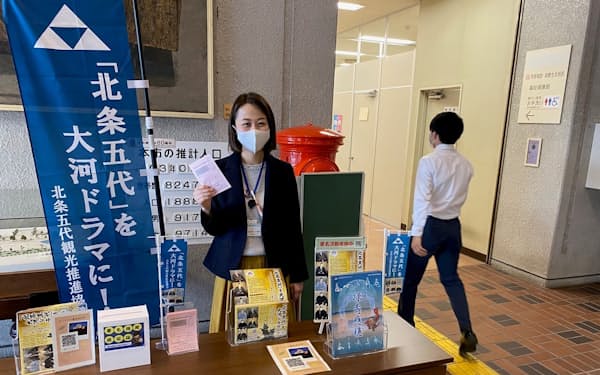 スラムダンクの 聖地巡礼 鎌倉高校前駅の踏切 神奈川県鎌倉市 日本経済新聞 スラムダンクの 聖地巡礼 鎌倉高校前駅の踏切 神奈川県鎌倉市 日本経済新聞